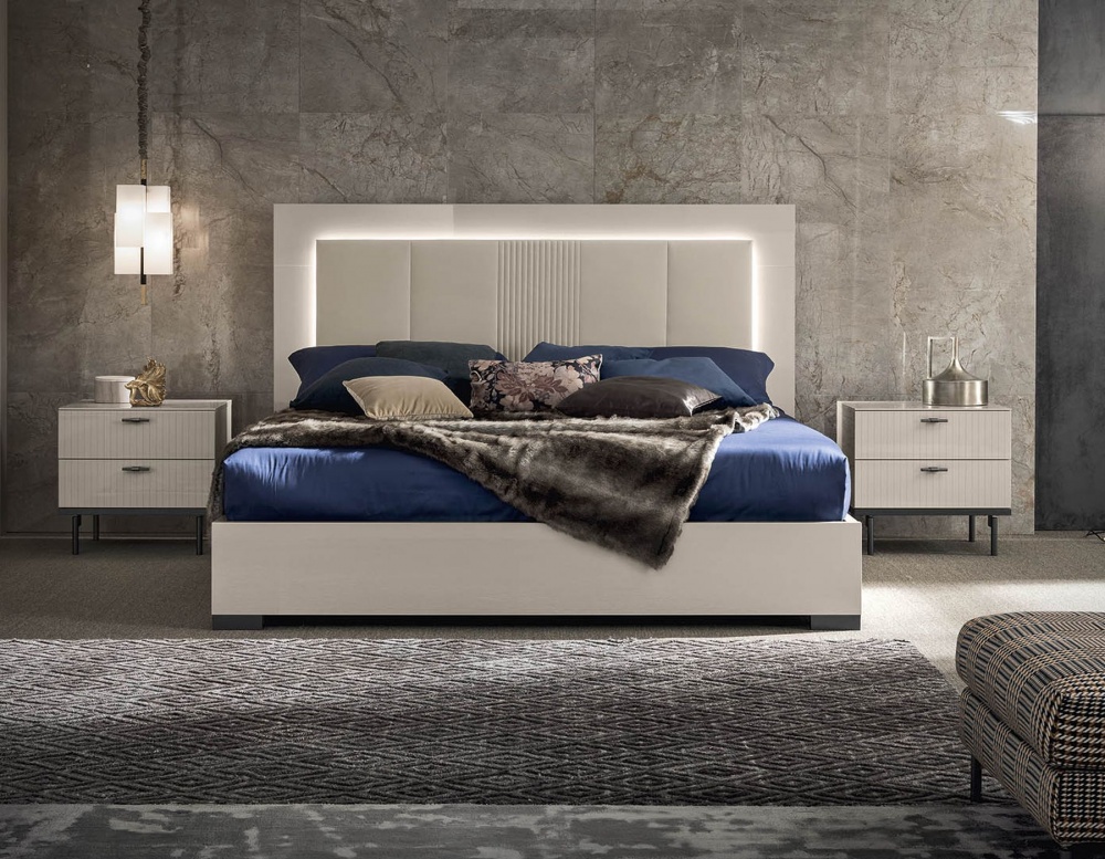 Спальня современная светлая с мягким изголовьем Claire фабрики Alf Italia