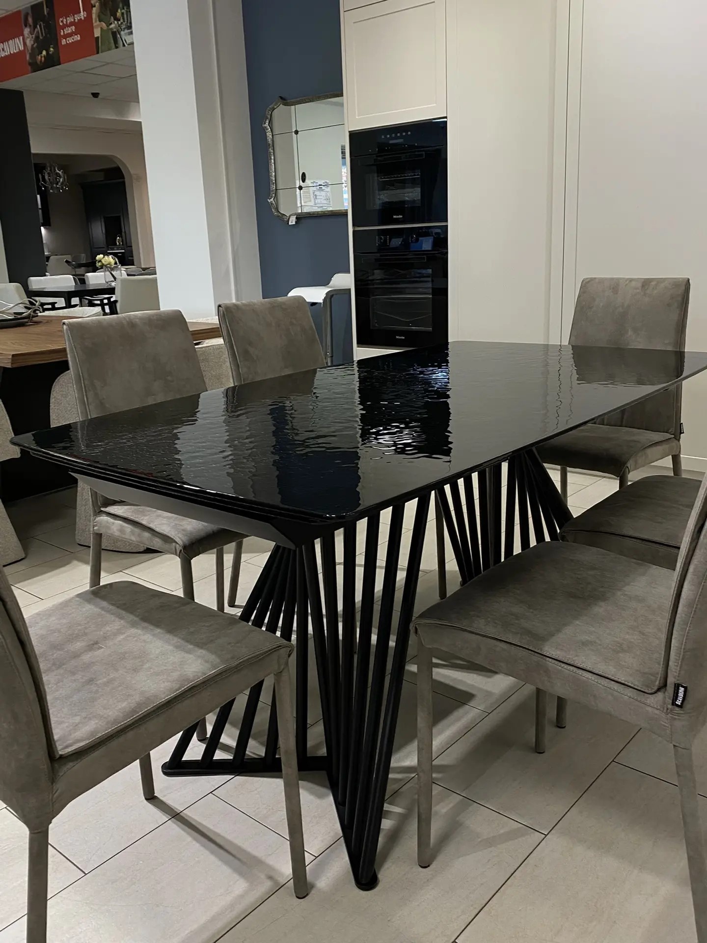 Стол Paris итальянской фабрики Scavolini
