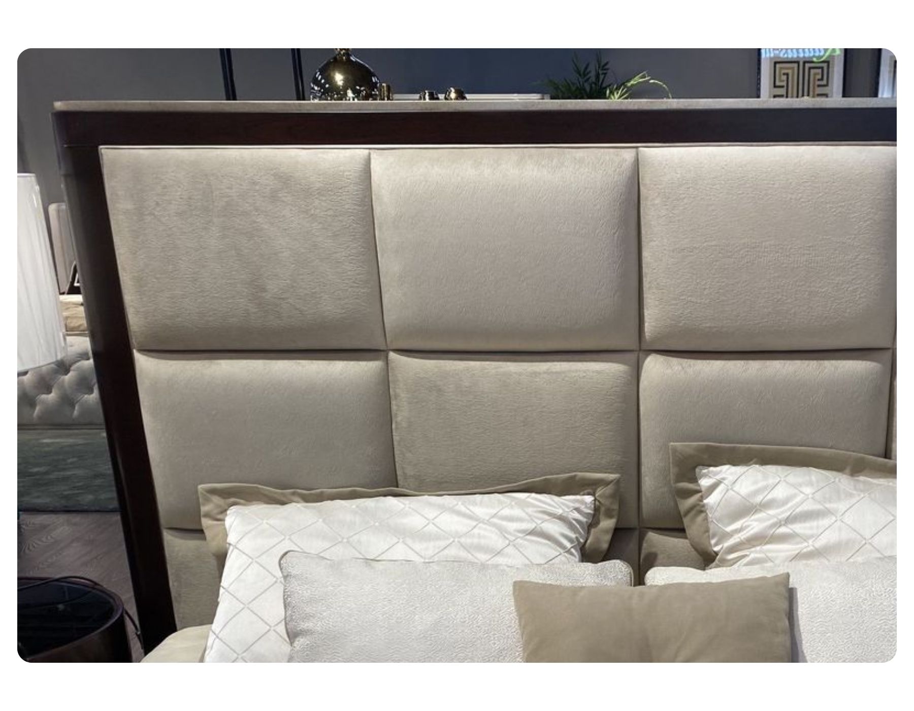 Кровать с решеткой отделка шпон вишни C, серебро C-L, ткань Finca 43a фабрики Fratelli Barri