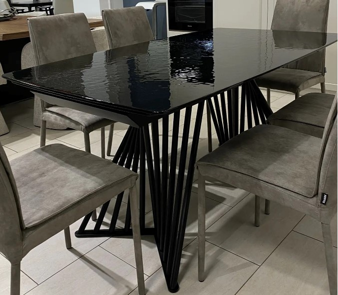 Стол Paris итальянской фабрики Scavolini