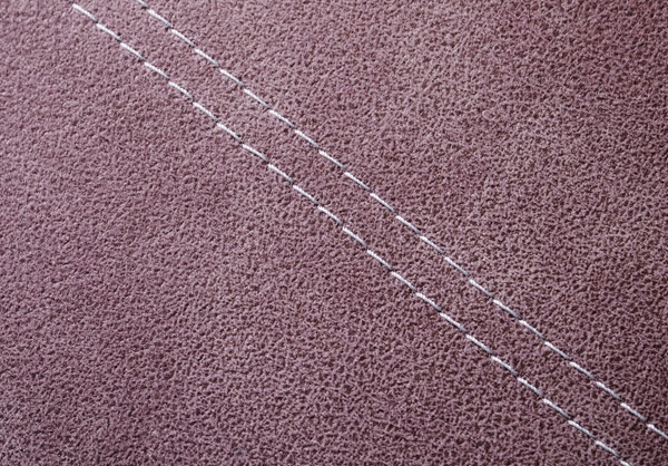 Двойная строчка может быть исполнена контрастной нитью.jpg Двойная строчка может быть исполнена контрастной нитью.jpg