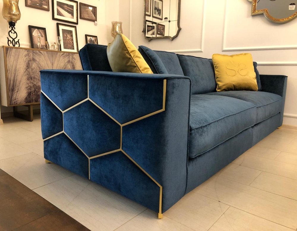 Диван прямой в ткани с золотой отделкой Diamond от Siwa: Ювелирная точность комфорта в вашем интерьере