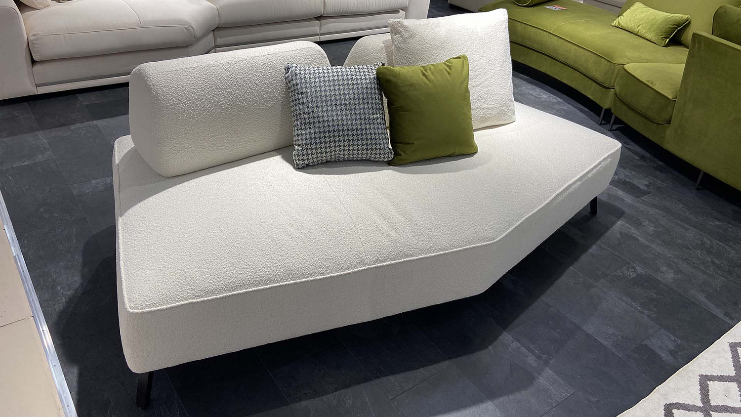 Новый дизайн прямого дивана от Калинки