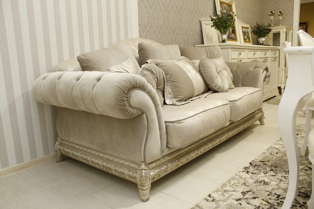 Диван Anastasia от Goldconfort: Воплощение итальянской роскоши в вашем интерьере