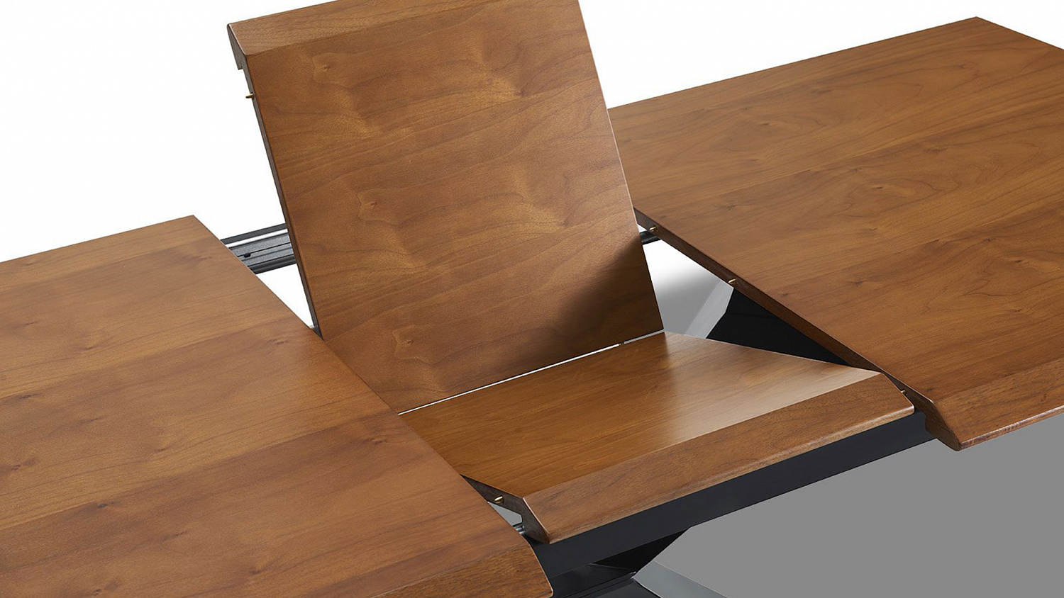 Новая экспозиция обеденной группы в нашем салоне