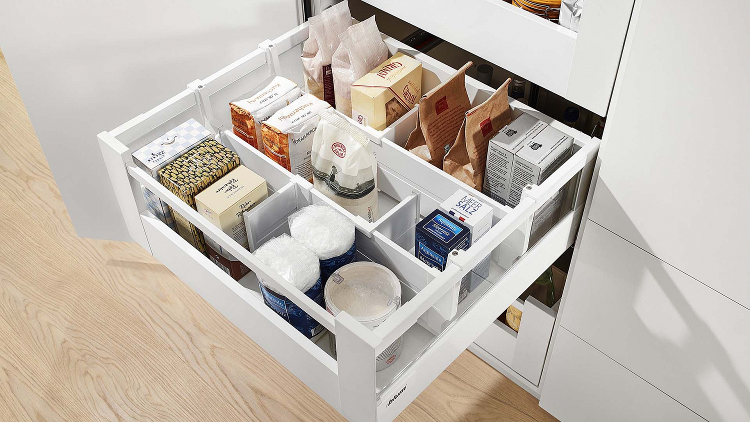 Комфорт кухни, в функциональности фурнитуры Blum из Австрии