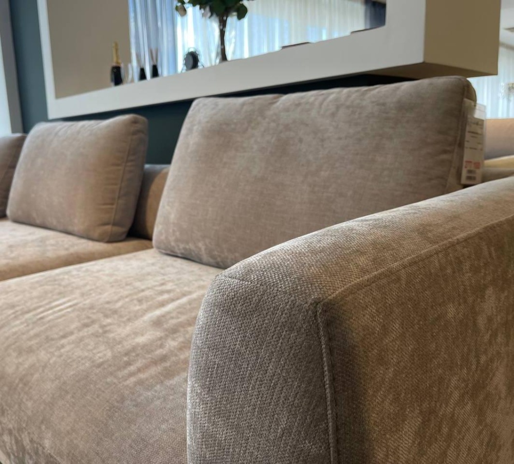 Диван с оттоманкой Lario