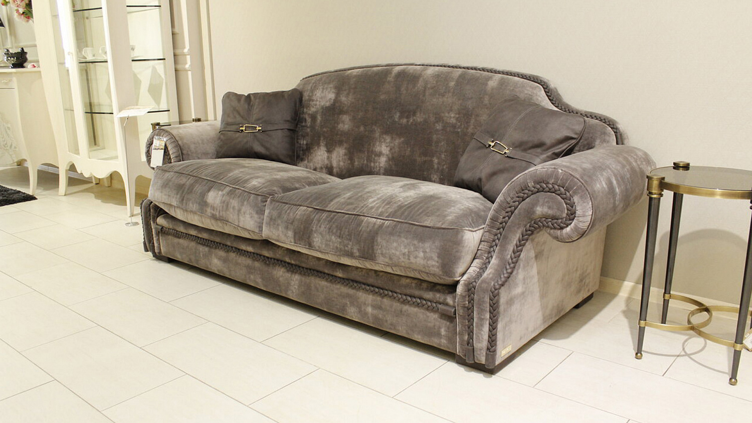 Для современного человека диван