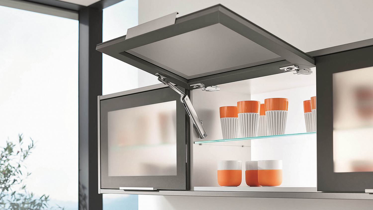 Комфорт кухни, в функциональности фурнитуры Blum из Австрии