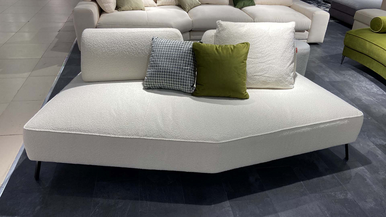 Новый дизайн прямого дивана от Калинки